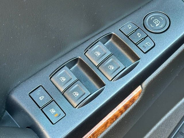 2015 Chevrolet Suburban 4WD 4dr LTZ - 22916534 - 17