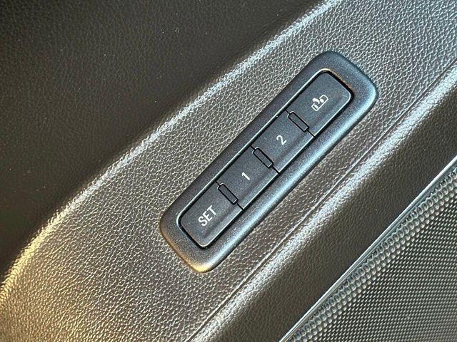 2015 Chevrolet Suburban 4WD 4dr LTZ - 22916534 - 18