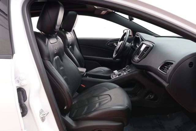 2015 Chrysler 200 4dr Sedan S AWD - 20843901 - 14
