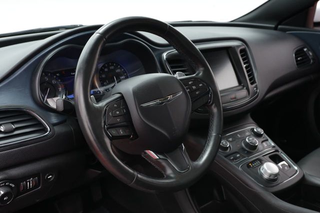 2015 Chrysler 200 4dr Sedan S AWD - 20843901 - 21