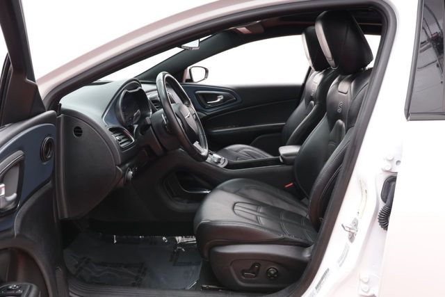2015 Chrysler 200 4dr Sedan S AWD - 20843901 - 8