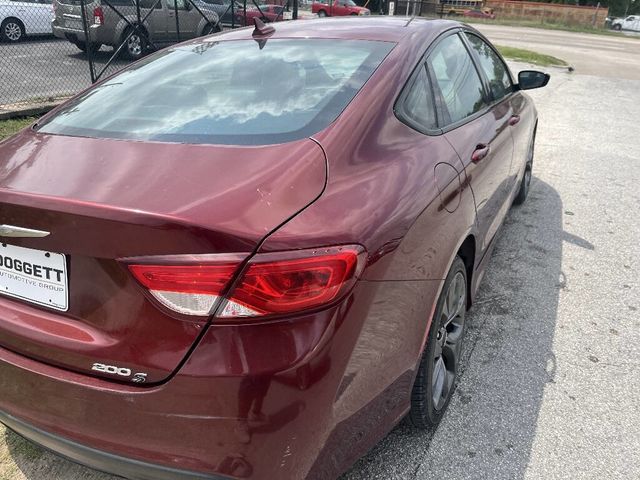 2015 Chrysler 200 4dr Sedan S FWD - 22896459 - 1