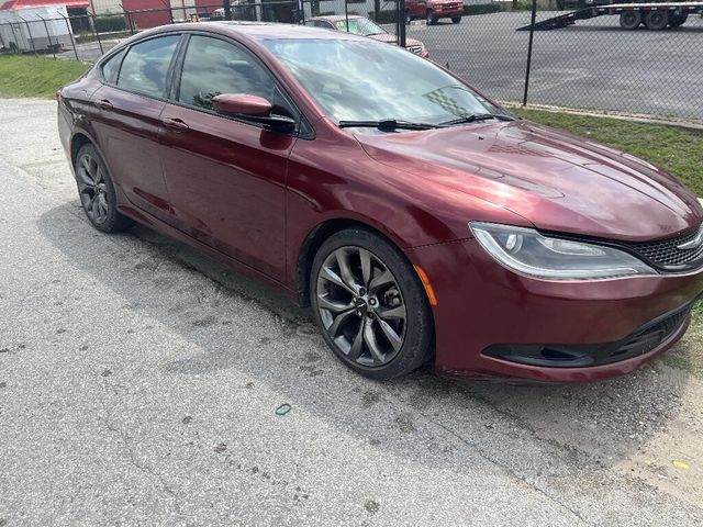 2015 Chrysler 200 4dr Sedan S FWD - 22896459 - 5