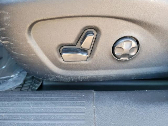 2015 Chrysler 200 Limited Sedan 4D - 22932427 - 13