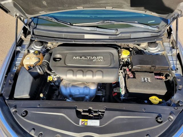 2015 Chrysler 200 Limited Sedan 4D - 22932427 - 15