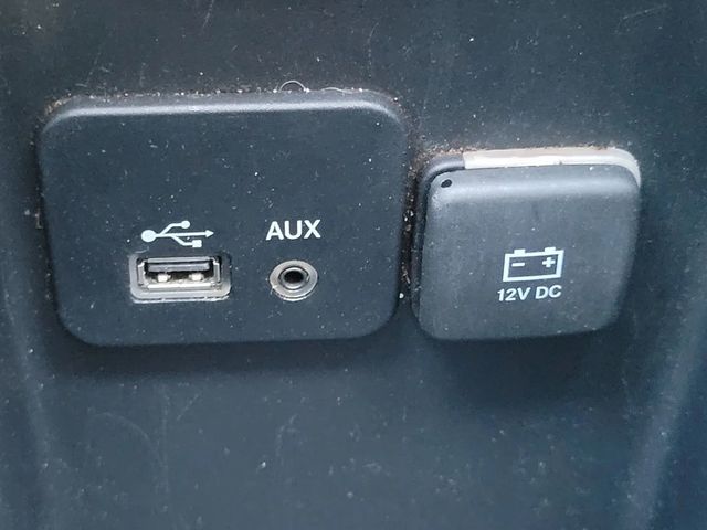 2015 Chrysler 200 Limited Sedan 4D - 22932427 - 16