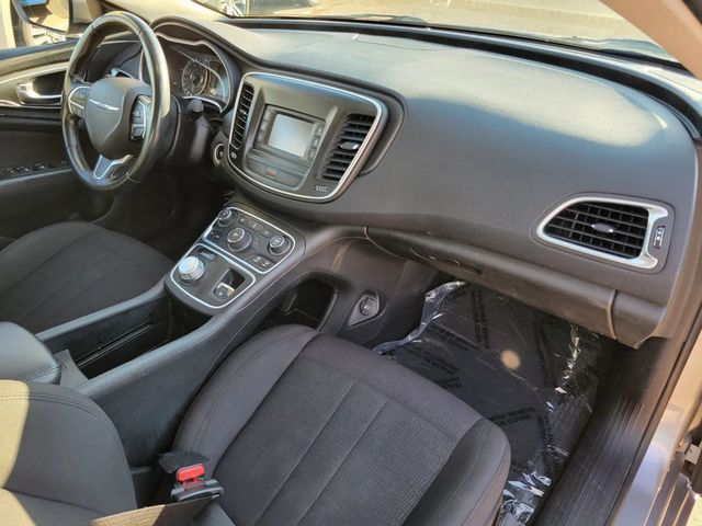 2015 Chrysler 200 Limited Sedan 4D - 22932427 - 18