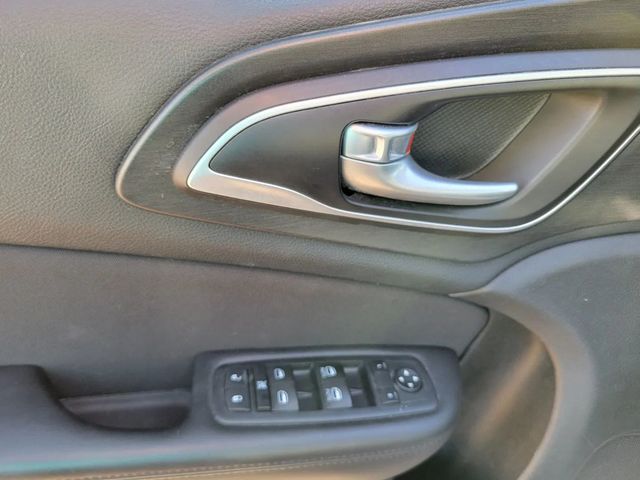 2015 Chrysler 200 Limited Sedan 4D - 22932427 - 20