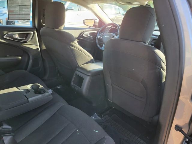 2015 Chrysler 200 Limited Sedan 4D - 22932427 - 24