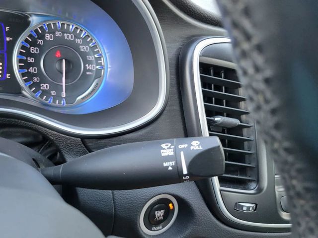 2015 Chrysler 200 Limited Sedan 4D - 22932427 - 28