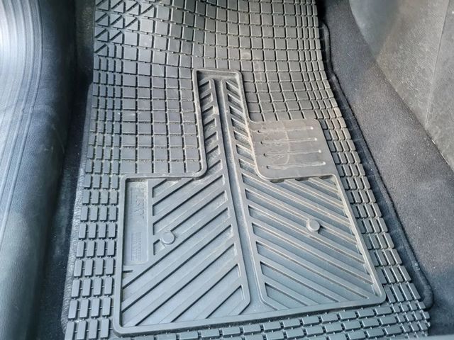 2015 Chrysler 200 Limited Sedan 4D - 22932427 - 31