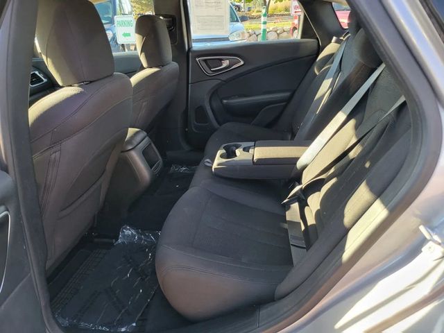 2015 Chrysler 200 Limited Sedan 4D - 22932427 - 3