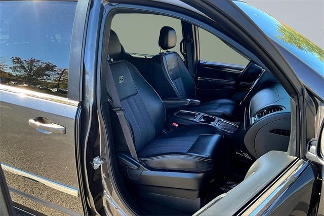 2015 Chrysler Town & Country 4dr Wagon S - 22927188 - 12