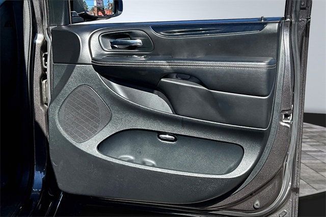 2015 Chrysler Town & Country 4dr Wagon S - 22927188 - 14