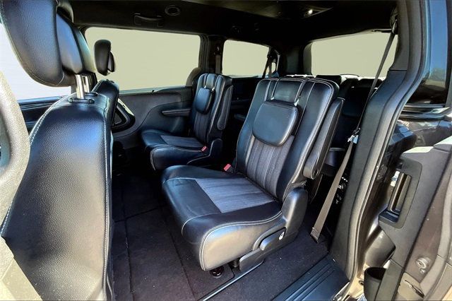 2015 Chrysler Town & Country 4dr Wagon S - 22927188 - 15