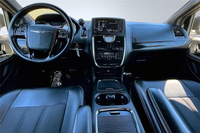 2015 Chrysler Town & Country 4dr Wagon S - 22927188 - 17