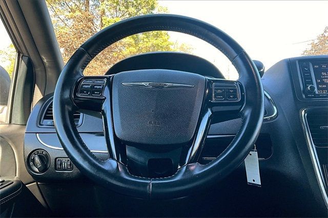 2015 Chrysler Town & Country 4dr Wagon S - 22927188 - 18