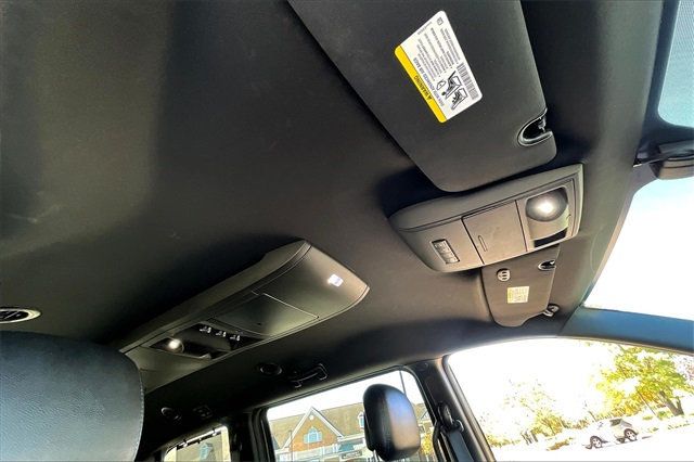 2015 Chrysler Town & Country 4dr Wagon S - 22927188 - 31