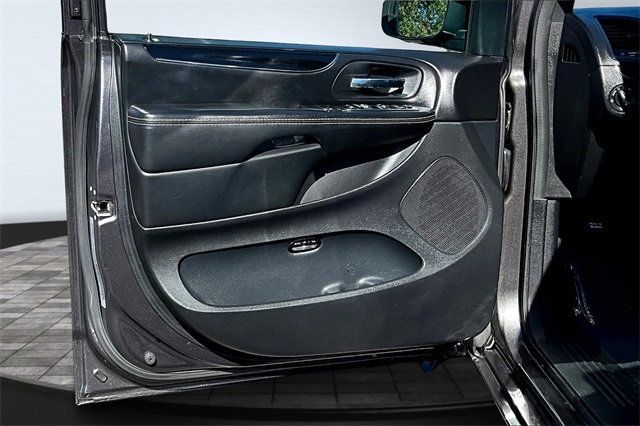 2015 Chrysler Town & Country 4dr Wagon S - 22927188 - 8