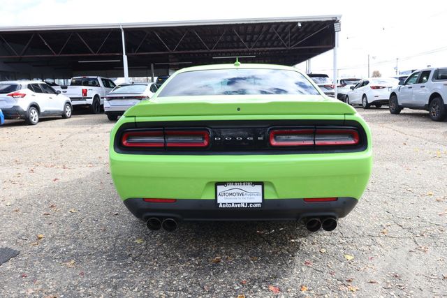 2015 Dodge Challenger 2dr Coupe SRT 392 w/ Power Sunroof, Nav & Technology Group - 22939912 - 3
