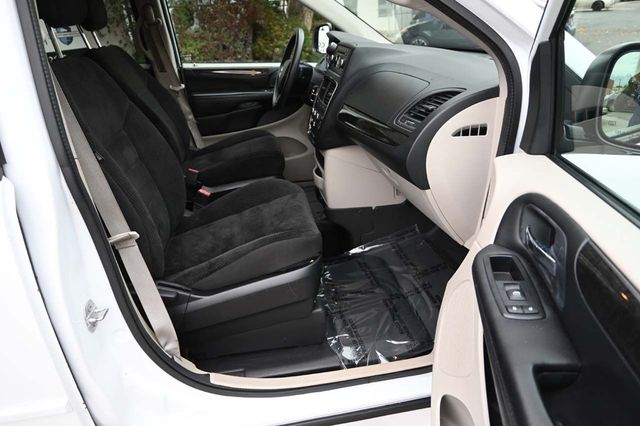 2015 Dodge Grand Caravan SXT Mobility Handicap Van - 22937860 - 14