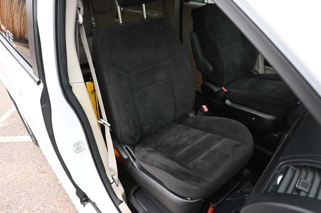 2015 Dodge Grand Caravan SXT Mobility Handicap Van - 22937860 - 15