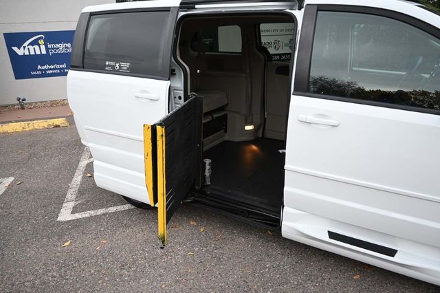 2015 Dodge Grand Caravan SXT Mobility Handicap Van - 22937860 - 17