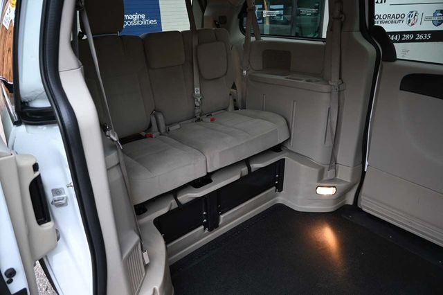 2015 Dodge Grand Caravan SXT Mobility Handicap Van - 22937860 - 18