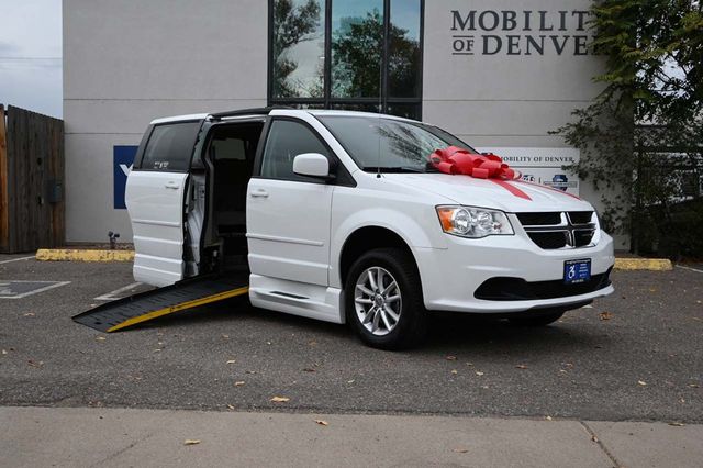 2015 Dodge Grand Caravan SXT Mobility Handicap Van - 22937860 - 1