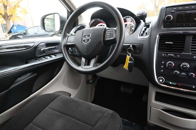 2015 Dodge Grand Caravan SXT Mobility Handicap Van - 22937860 - 24