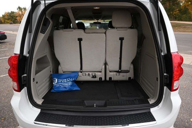 2015 Dodge Grand Caravan SXT Mobility Handicap Van - 22937860 - 25