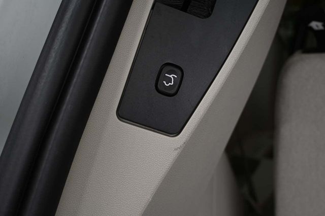 2015 Dodge Grand Caravan SXT Mobility Handicap Van - 22937860 - 26