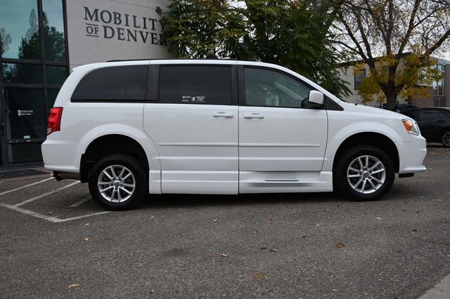 2015 Dodge Grand Caravan SXT Mobility Handicap Van - 22937860 - 4