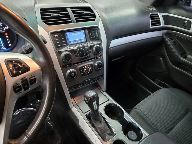 2015 Ford Explorer FWD 4dr XLT - 22894994 - 17