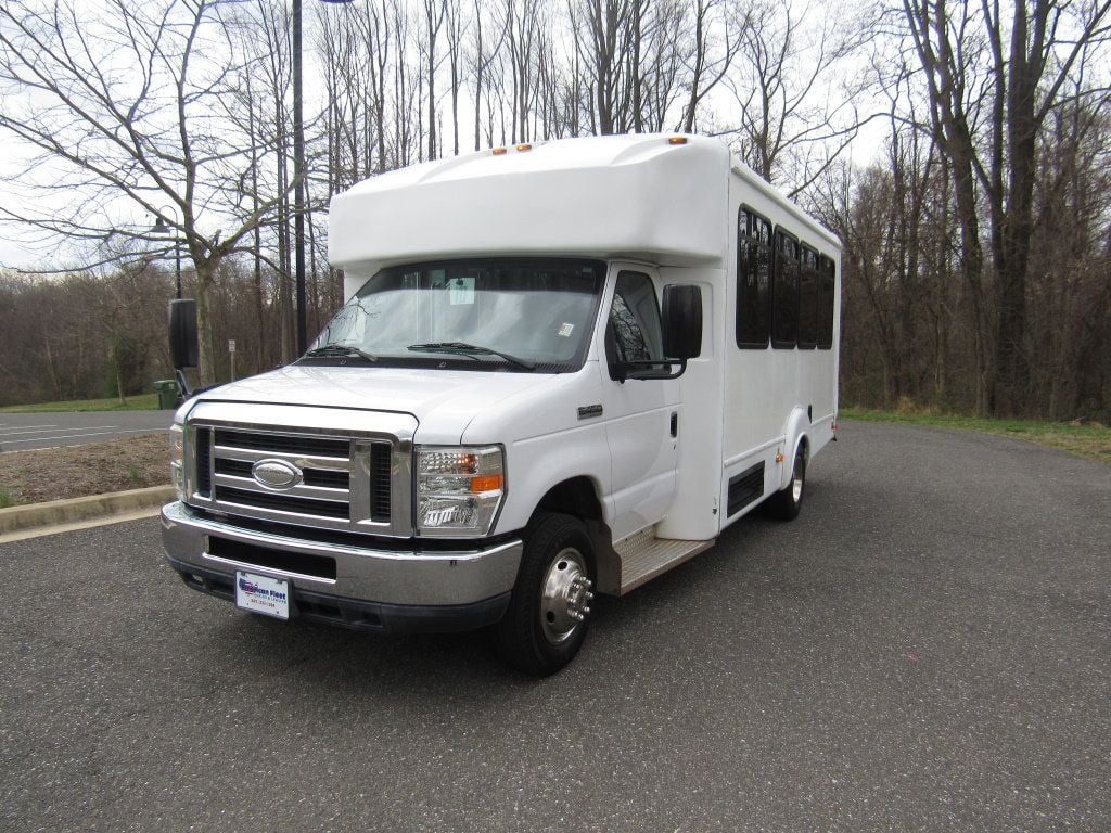 2015 Ford E-450 Goshen II 21 Passengers + Driver - 22366588 | Video 1