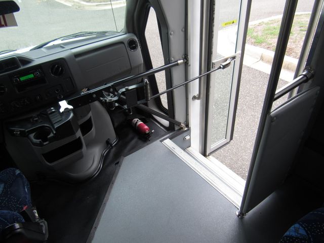 2015 Ford E-450 Goshen II 21 Passengers + Driver - 22366588 - 15