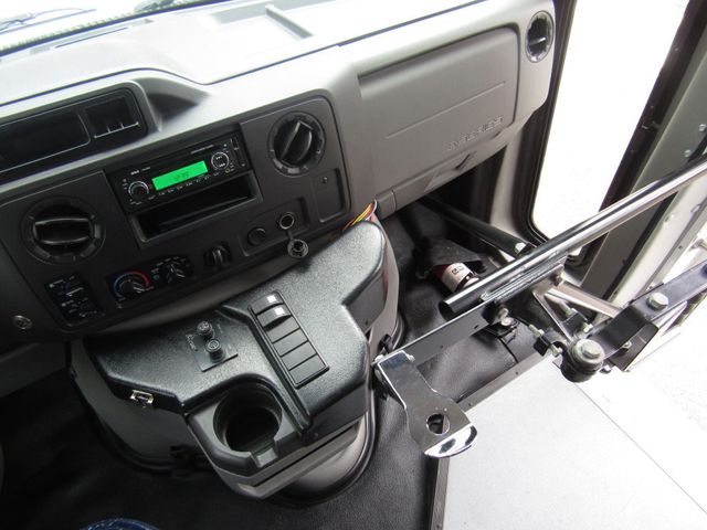 2015 Ford E-450 Goshen II 21 Passengers + Driver - 22366588 - 16