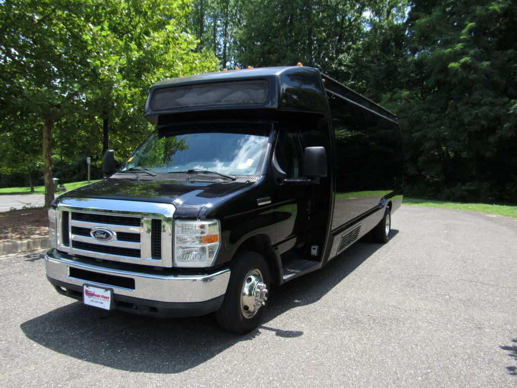 2015 Ford E-450 Krystal KK28 Executive 25 Passengers + Rear Luggage - 22894220 | Video 1