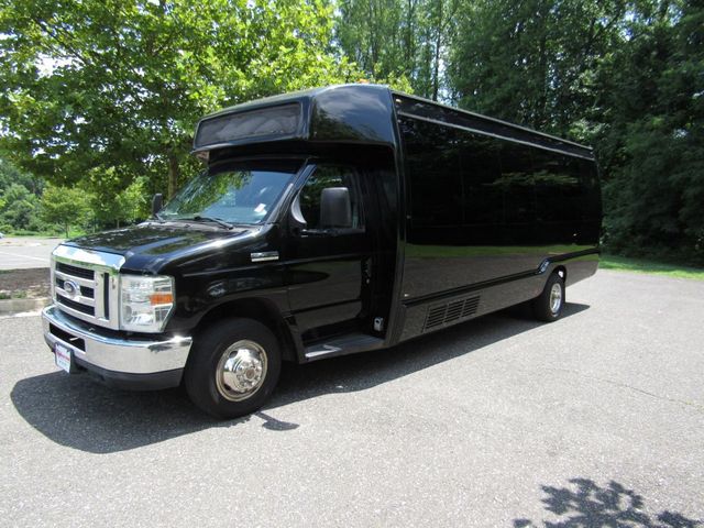 2015 Ford E-450 Krystal KK28 Executive 25 Passengers + Rear Luggage - 22894220 - 9