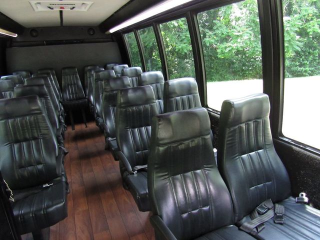 2015 Ford E-450 Krystal KK28 Executive 25 Passengers + Rear Luggage - 22894220 - 14