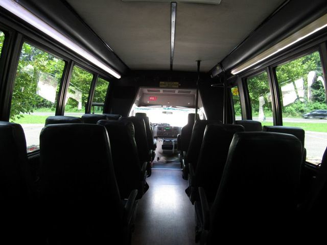 2015 Ford E-450 Krystal KK28 Executive 25 Passengers + Rear Luggage - 22894220 - 16