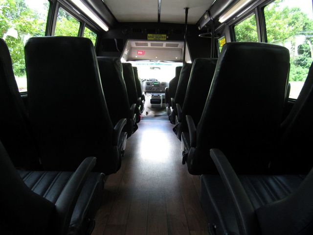 2015 Ford E-450 Krystal KK28 Executive 25 Passengers + Rear Luggage - 22894220 - 17