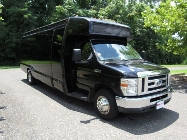 2015 Ford E-450 Krystal KK28 Executive 25 Passengers + Rear Luggage - 22894220 - 2