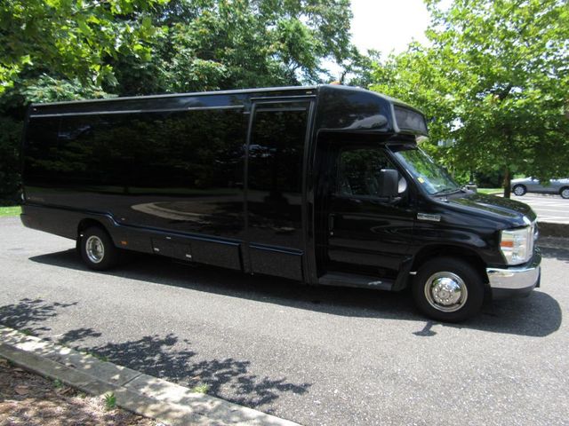 2015 Ford E-450 Krystal KK28 Executive 25 Passengers + Rear Luggage - 22894220 - 3