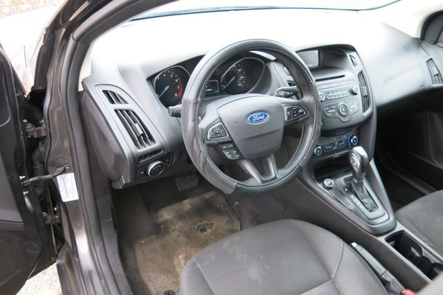2015 Ford Focus 4dr Sedan SE - 22765977 - 10