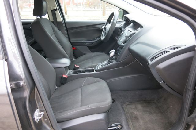 2015 Ford Focus 4dr Sedan SE - 22765977 - 13