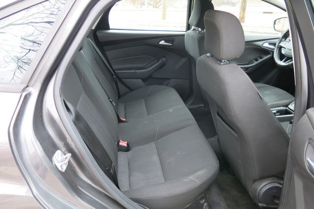 2015 Ford Focus 4dr Sedan SE - 22765977 - 15