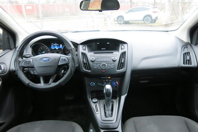 2015 Ford Focus 4dr Sedan SE - 22765977 - 18