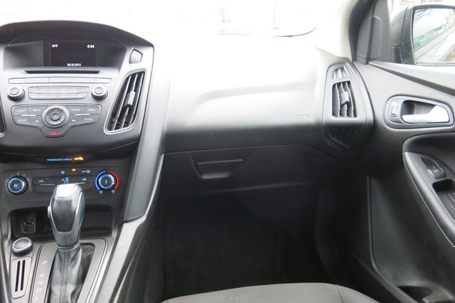 2015 Ford Focus 4dr Sedan SE - 22765977 - 20