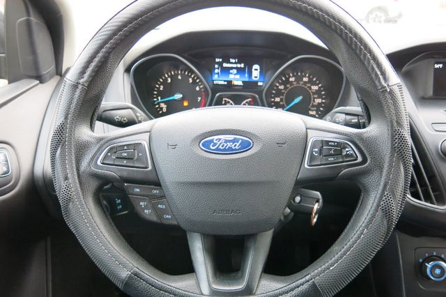 2015 Ford Focus 4dr Sedan SE - 22765977 - 23